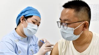 China administra más de 300 millones de vacunas contra el Covid-19