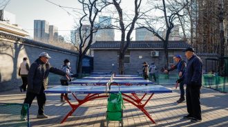 China establece estándares nacionales para cuidadores a largo plazo ante envejecimiento