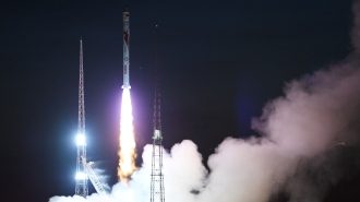 China lanza satélites para monitorear ambientes atmosférico y espacial