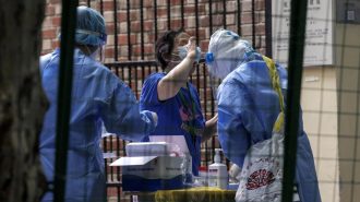 China acorta las cuarentenas de entrada al país de 14 a siete días