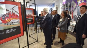 Canciller inauguró en Beijing exposición fotográfica “Antártica, un continente para la ciencia y la paz”