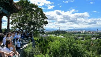 Beijing inaugura más parques y promueve el uso de eléctricos para combatir la contaminación
