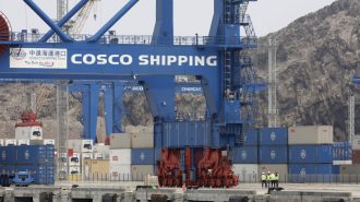 Ecuador abre nueva ruta comercial con China a través del puerto de Chancay, en Perú