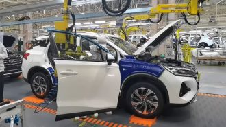 Mira cómo se ensamblan los automóviles en China