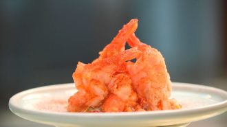 Fusión de la comida china y mexicana: Camarones crujientes con ensalada de maíz