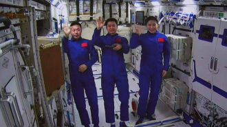 Mirando a la Luna, la tripulación de la Estación Espacial china celebró la Fiesta de Medio Otoño
