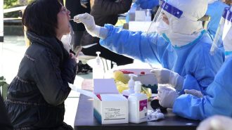 China flexibiliza medidas contra el Covid-19