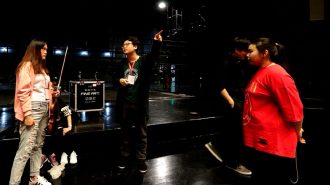 Joven actor y director promueven el teatro chino en el mundo