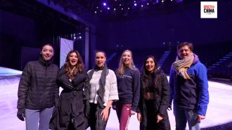Artistas internacionales realizan show en parque de hielo y nieve de China