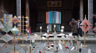Fusión china del arte contemporáneo con el papel tradicional hecho a mano