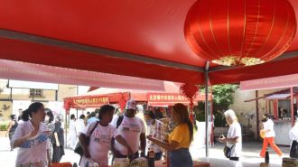 Feria comercial en barrio chino de La Habana vende por primera vez productos a los cubanos