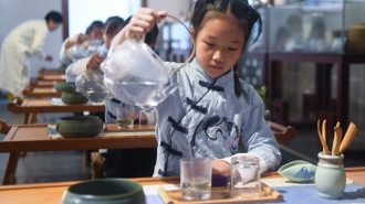 Efecto China: La protocolar ceremonia del té