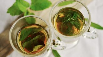 Y ahora el agua y una taza de té: Cómo pedirlos en chino mandarín