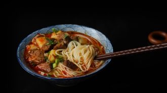¿Cómo se producen y se consumen los tallarines chinos?