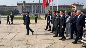 Presidente Boric entregó ofrenda floral en el Monumento a los Héroes del Pueblo en China