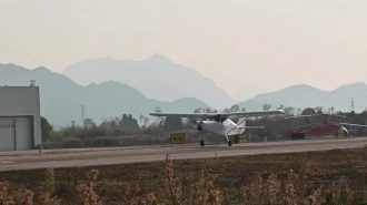 Avión eléctrico chino completó vuelo inaugural