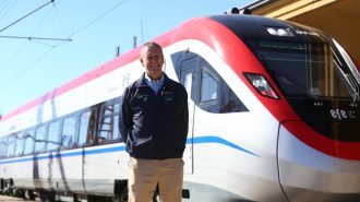 Desde China: ministro muestra dónde se fabrican los nuevos trenes para Chile