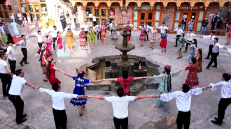 Habitantes de Xinjiang celebran el Eid al-Adha con bailes y reuniones familiares