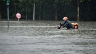 Inéditas lluvias en China dejan al menos 25 muertos entre escenas sobrecogedoras