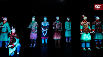Budapest muestra los guerreros de terracota iluminados con sus colores originales