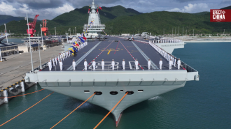 China pone en servicio su tercer portaaviones, el primero con catapultas electromagnéticas
