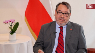 Embajador destaca electromovilidad, IA y planificación como ejes del futuro entre Chile y China