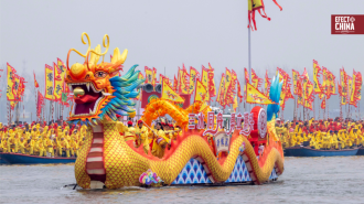 Tradición sobre el agua: La espectacular Feria de Botes de Maoshan en China