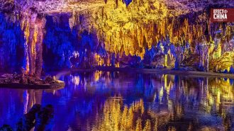 Guizhou impulsa el turismo de verano con cuevas, cultura y paisajes únicos