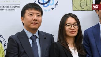 Los matemáticos Wang y Deng reivindicaron la perseverancia tras ganar la Medalla Fields