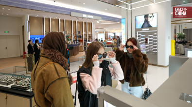 China simplifica la devolución de impuestos para turistas extranjeros