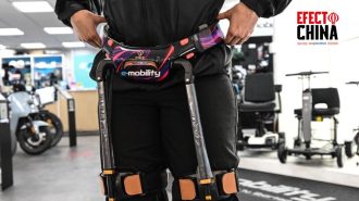 Exoesqueletos chinos ayudan a movilidad de personas en Chile como dispositivos integrados al cuerpo